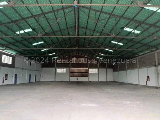 En Alquiler, Galpon Industrial Con Potencial Comercial O Deposito, En Cabudare Avenida Intercomunal, Amplio Y Seguro, Con Todos Los Servicios, 2 4 - 2 8 7 0 5  Francisco Rojas Norscia Rentahouse!!! 