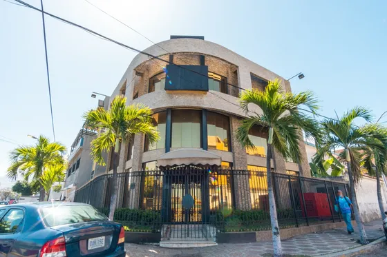 Espectacular Casa Comercial Incluye Negocio Equipado Y Operativo En Venta Mls 24-28980 Catia La Mar