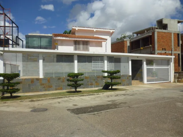 Bella Casa En Venta En El Este De La Ciudad De Barquisimeto Zona Pedregal Exclusividad De Urbanizacion Mehilyn Perez Asesora