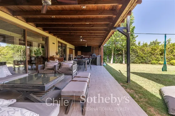 Casa En Venta De 4 Dorm. En Chicureo