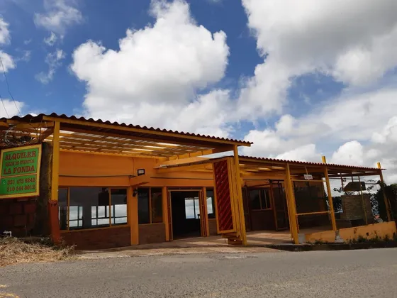 317. En Venta Casa Finca De 2 Niveles Con Negocio