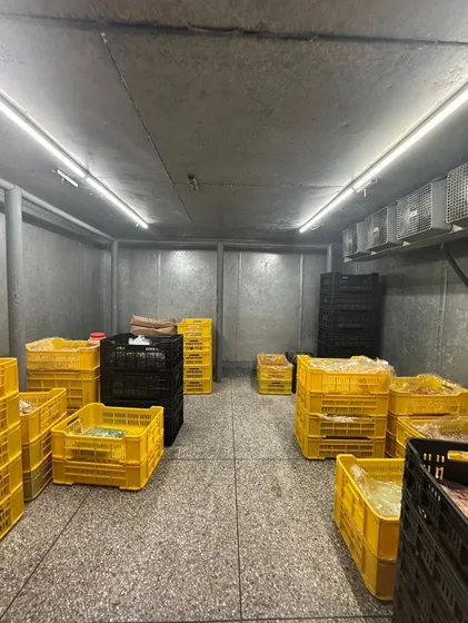Local Comercial, Con Cavas, Estacionamiento Para Gandolas, Sirve De Carniceria.