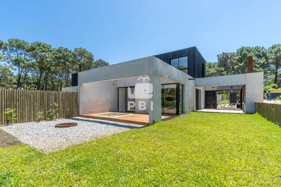 Casa 3 Dormitorios En Club Del Lago, Punta Ballena - Ref : Pbi2654
