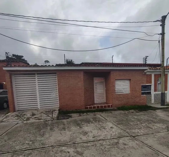 Best House Vende Hermoso Town House En Llano Alto