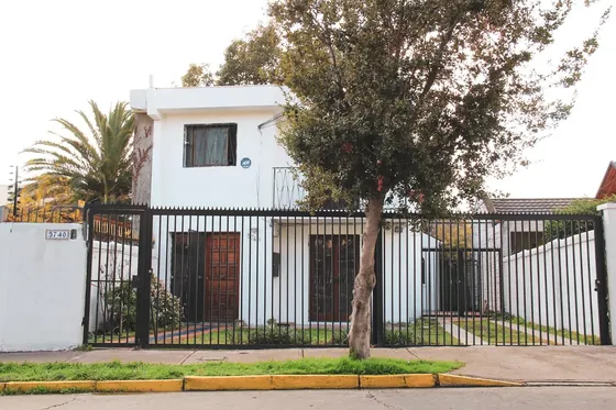 Hermosa Casa, Ubicacion Privilegiada, Metro Simon Bolivar