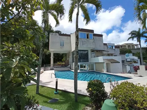 Se Vende Casa 1200 M2 7h/10b/8p Cerro Verde