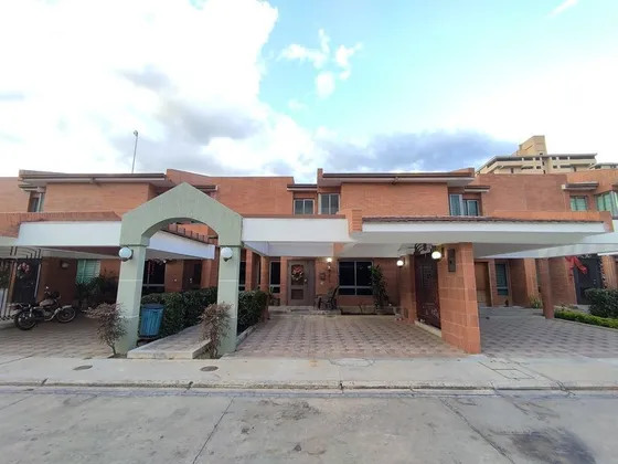 Townhouse En Mañongo Res. Bonaventure Home, Naguanagua. L.m