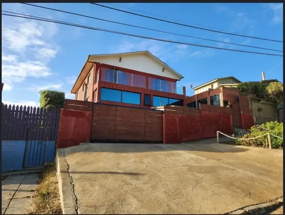 Casa En Venta De 5 Dorm. En El Quisco
