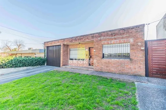 Venta 2 Casas En Padrón Único, Con Renta En Malvín, Montevideo, Uruguay