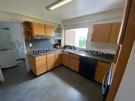Agp Apartamento En Venta En El Cafetal, 344 Mts2 Totalmente Remodelado, Vista Al Ávila 25-8640
