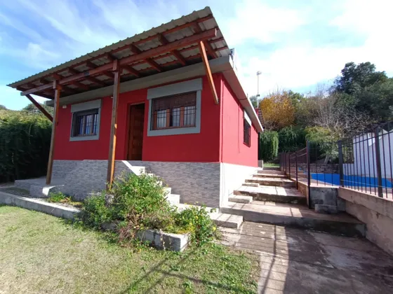 Casa Agua De Oro Con Pileta Y Quincho 2 Dormitorios 