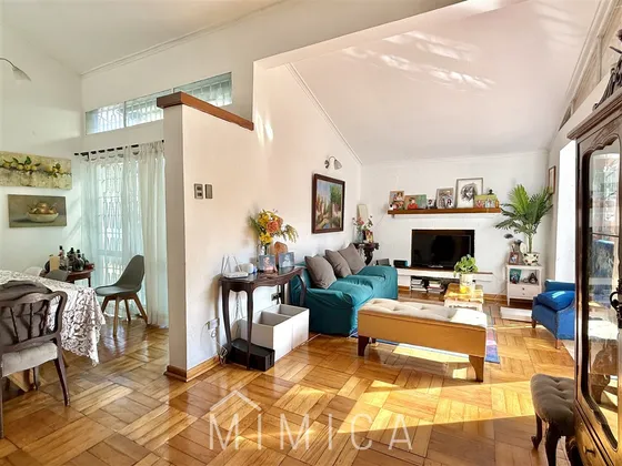 Casa En Arriendo De 5 Dorm. En La Reina