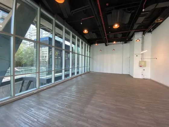 Local Comercial En Pleno San Damián De 109,2 M2
