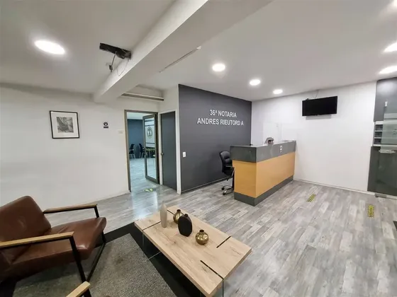 Gran Oficina Remodelada En Providencia A Pasos Del Metro
