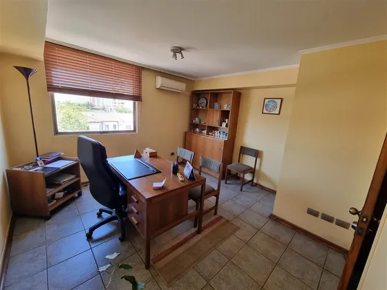 Oficina En Venta En Talca 3 Privados Y 4 Baños
