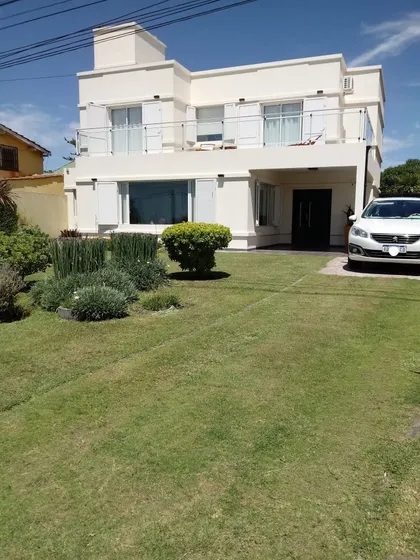 Casa Frente Al Mar, Costa Azul, Argentina. Dueño Vende.