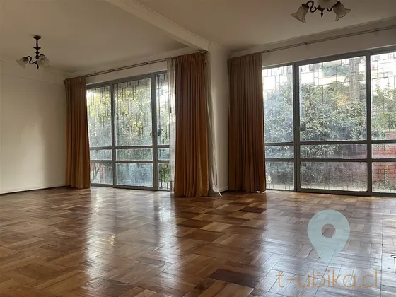Venta Linda Casa En Ñuñoa, 4d/2b Más Servicios