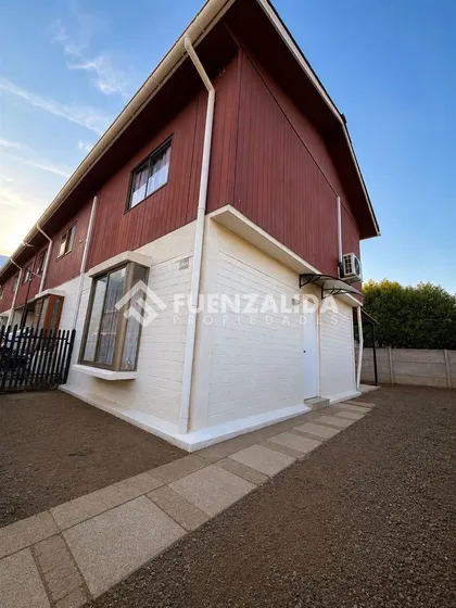 Casa En Venta De 2 Dorm + 2 Baños En Lampa, Con Subsidio 