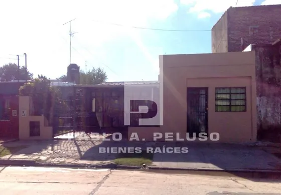 Casa Y Departamento En Parque San Martin, Merlo. Zona Oeste. Buenos Aires