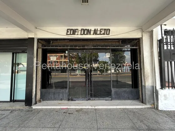 María Valera Alquila Espectacular Local Comercial En Pleno Centro De Barquisimeto, Con Cerco Eléctrico Y Vigilancia, Cómodas Áreas De Trabajo, Amplio Deposito, Cerca A Clínicas Y Colegios.