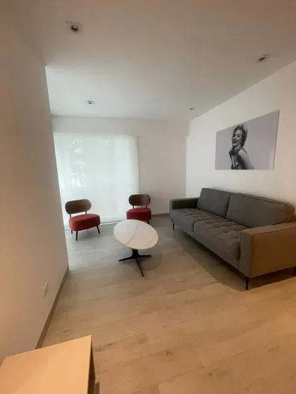 En Campo Alegre Se Alquila Confortable Apartamento Amueblado Y Listo Para Habitar, Con Acabados De Primera Calidad.