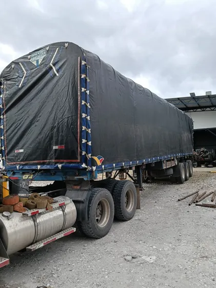 Trailer Carrozado Eje Retractil