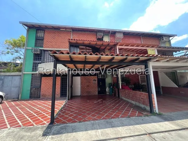 Townhouse En Venta Guarenas Nueva Casarapa 25-22000 Fn