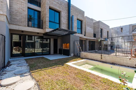 Venta Unidad Ph De 4 Dormitorios Con Patio Fisherton Rosario