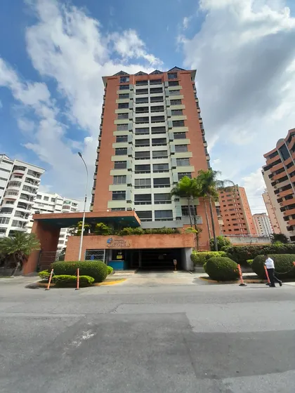 Alexandra Vende O Alquila Apartamento Amoblado En Mañongo 