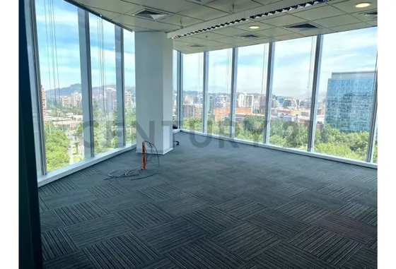Excelente Oficina En Edificio En Las Condes