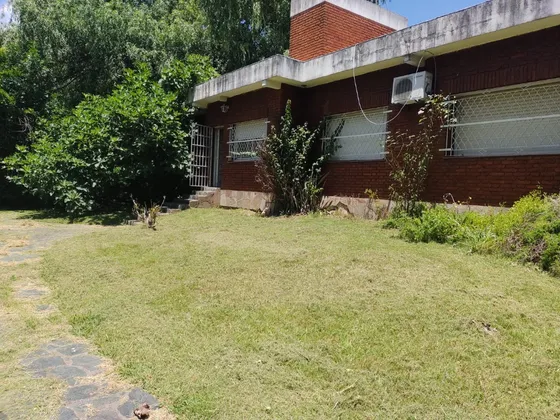Se Vende Casaquinta Sobre Lote De 3700m2 En Dique Lujan