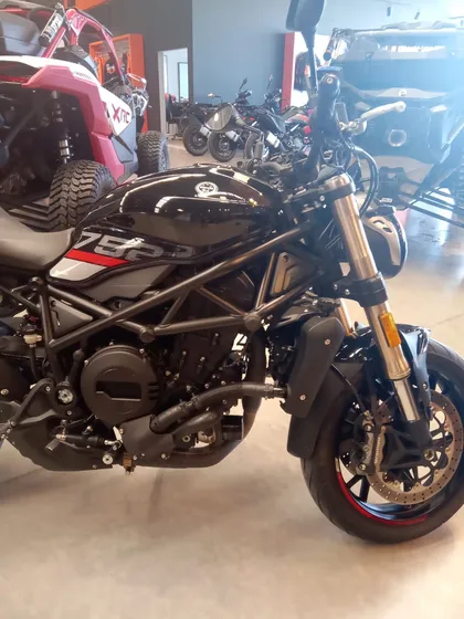 Motocicleta Benelli 752 S 2023 6800km