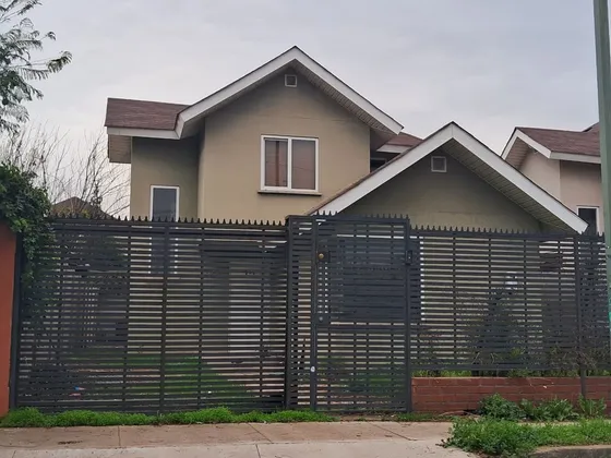 Oportunidad De Inversión, Casa Modelo Loica Para Remodelar