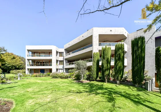 Las Condes. Venta Penthouse De 500 M2 Condominio De 3 Deptos