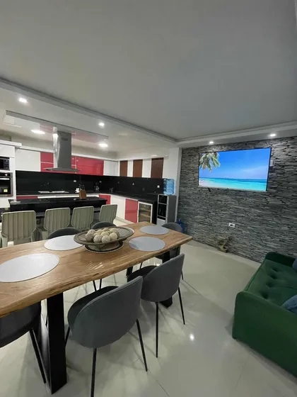 Exclusiva Casa En Alquiler En Tucacas 3 H 3 Baños Planta Ele