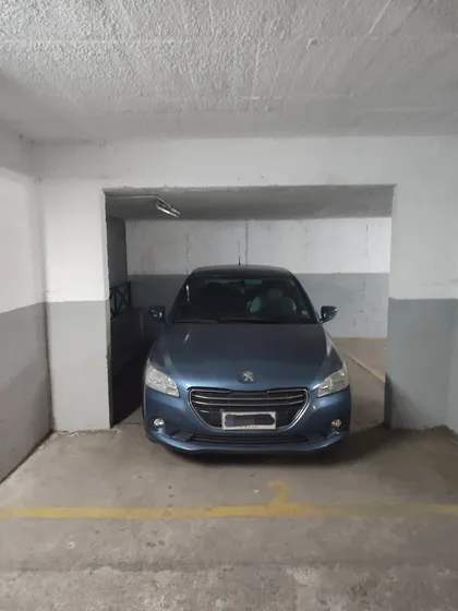 Arrienda Estacionamiento Techado En Edificio Residencial