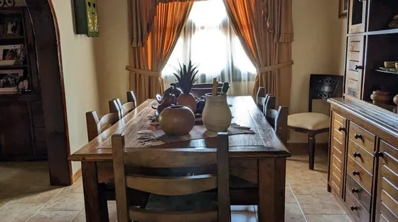 Ana El Kantar Y Gerson Gonzalez  Inzitu Realtors Venden Posada En La Colonia Tovar Aragua  Venezuela 