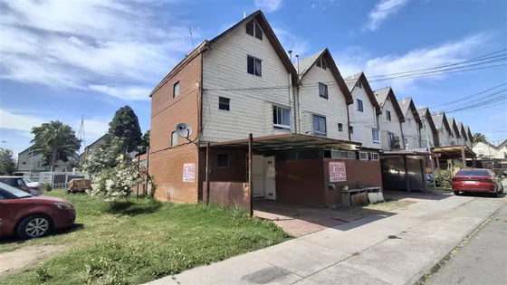Casa En Venta De 3 Dorm. En Maipú Propiedad En El Faro