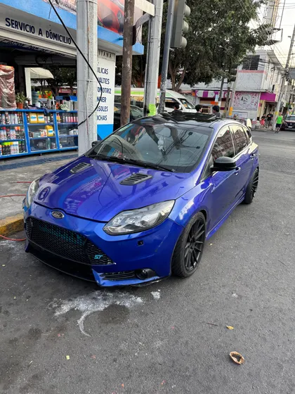 Ford Focus 2.0 St L4 T At