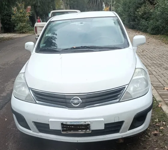 Nissan Tiida 1.8 Visia 5 P