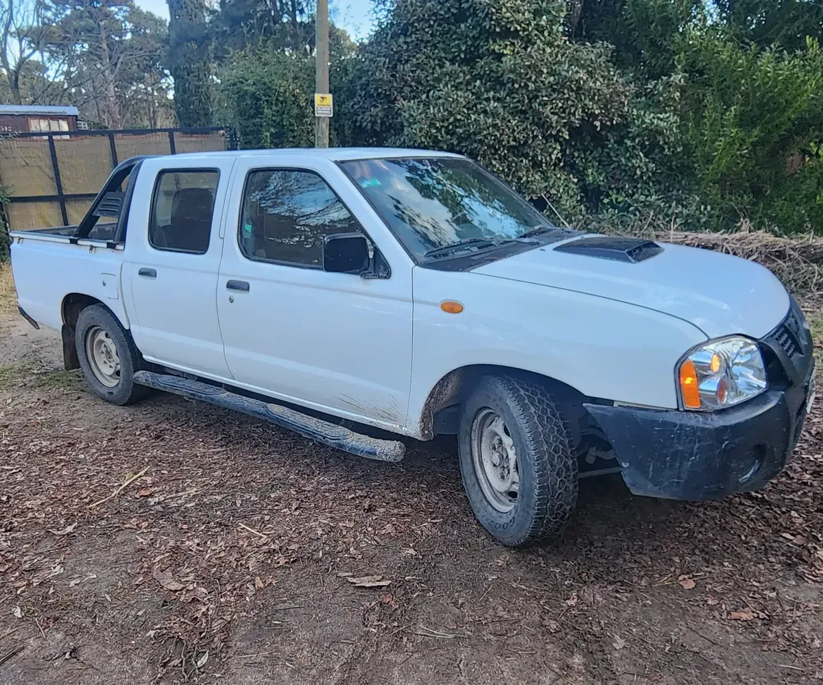 Nissan NP300 2.5 Double Cab 133 HP 4x2