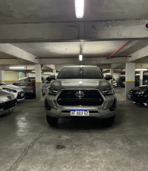 Toyota Hilux Pick-up 2.8 Cd Srv 204cv 4x4 At