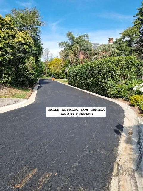 Asfalto Caliente. Fresado De Asfalto. Empresa Vial. Calles. 