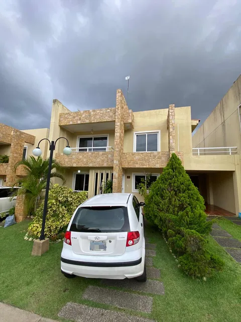 Bello Townhouse Moderno En Los Saltos, Puerto Ordaz