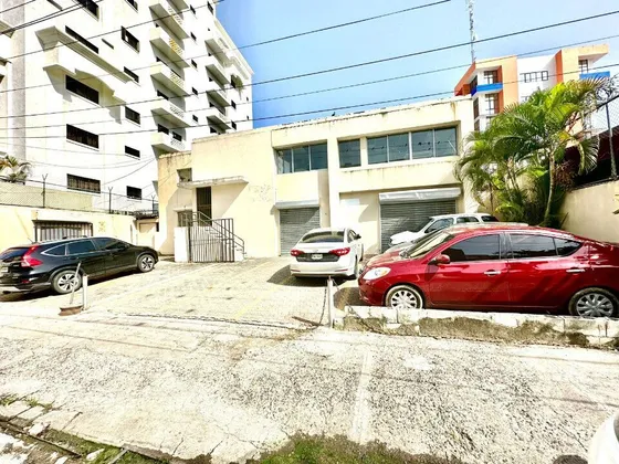 Local Comercial En Ensanche Naco, Santo Domingo