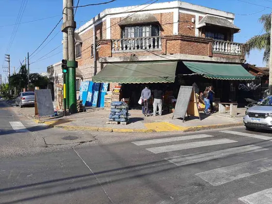 Local Con Vivienda En Venta En Ituzaingo Norte