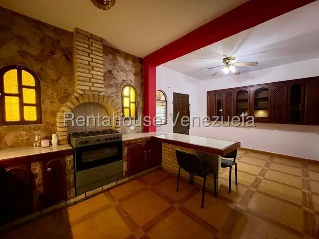 Daniela Linarez Vende Casas Espectacular Duplex En Excelente Zona De Cabudare Con Amplios Espacios Cocina Espaciosa Y Moderna Visitala                                                                  
