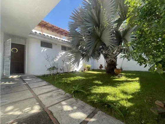Venta Casa La Trinidad - Dos Plantas Independientes, Terraza Con Bar.