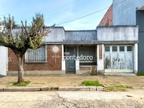 Casa Americana Sobre Lote De 10 X 22. En Venta, Haedo Sur. 