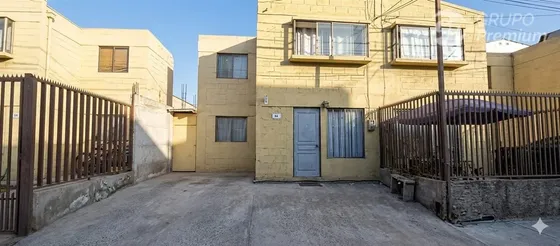 Casa En Venta De 2 Dorm. Alto Hospicio, Excelente Conexión